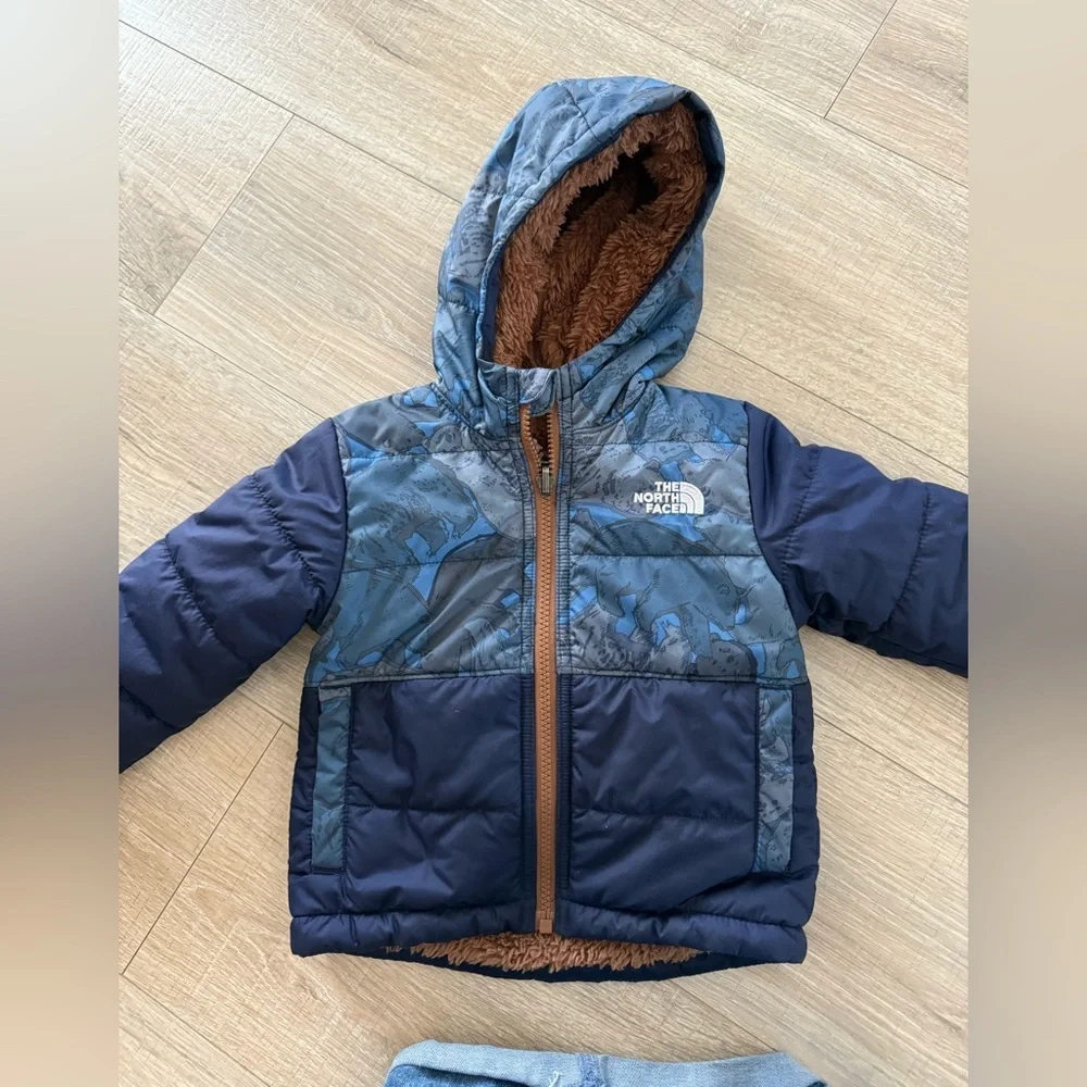The North Face Reversible Blue & Camo Mount Chimbo Jacket size 2T - Picture 2 of 6